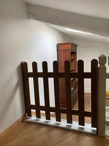 Du Logis De La Roche - Niort - *