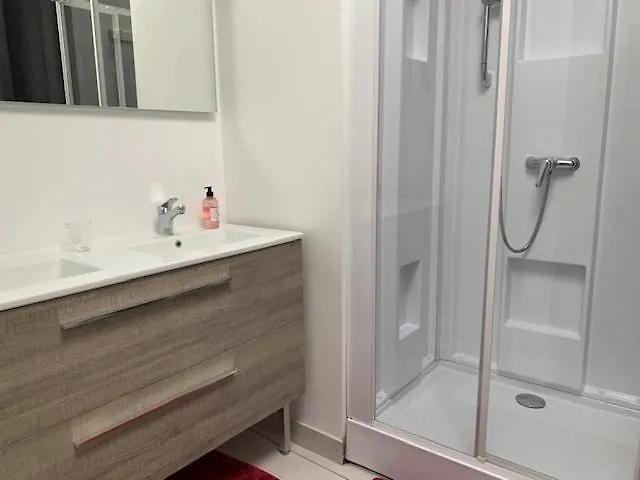 Du Logis De La Roche - Niort - Apartamento